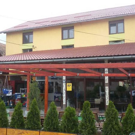 Hotel La Tusi Lovrin Exterior foto