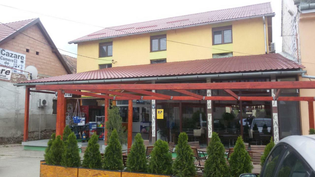 Hotel La Tusi Lovrin Exterior foto